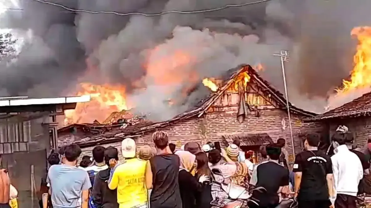 Kebakaran Hantam Dua Titik di Kendal, 8 Rumah Ludes, Kerugian Capai Ratusan Juta Kebakaran Hantam Dua Titik di Kendal, 8 Rumah Ludes, Kerugian Capai Ratusan Juta