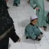 Lestarikan Budaya Jawa, Siswa SD Salafiyah Fityatul Huda Gelar Tradisi Rabu Pungkasan