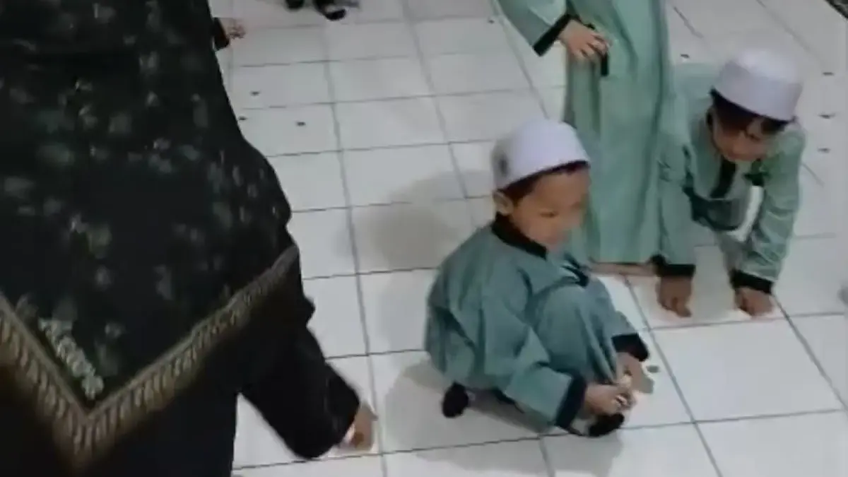 Lestarikan Budaya Jawa, Siswa SD Salafiyah Fityatul Huda Gelar Tradisi Rabu Pungkasan Lestarikan Budaya Jawa, Siswa SD Salafiyah Fityatul Huda Gelar Tradisi Rabu Pungkasan