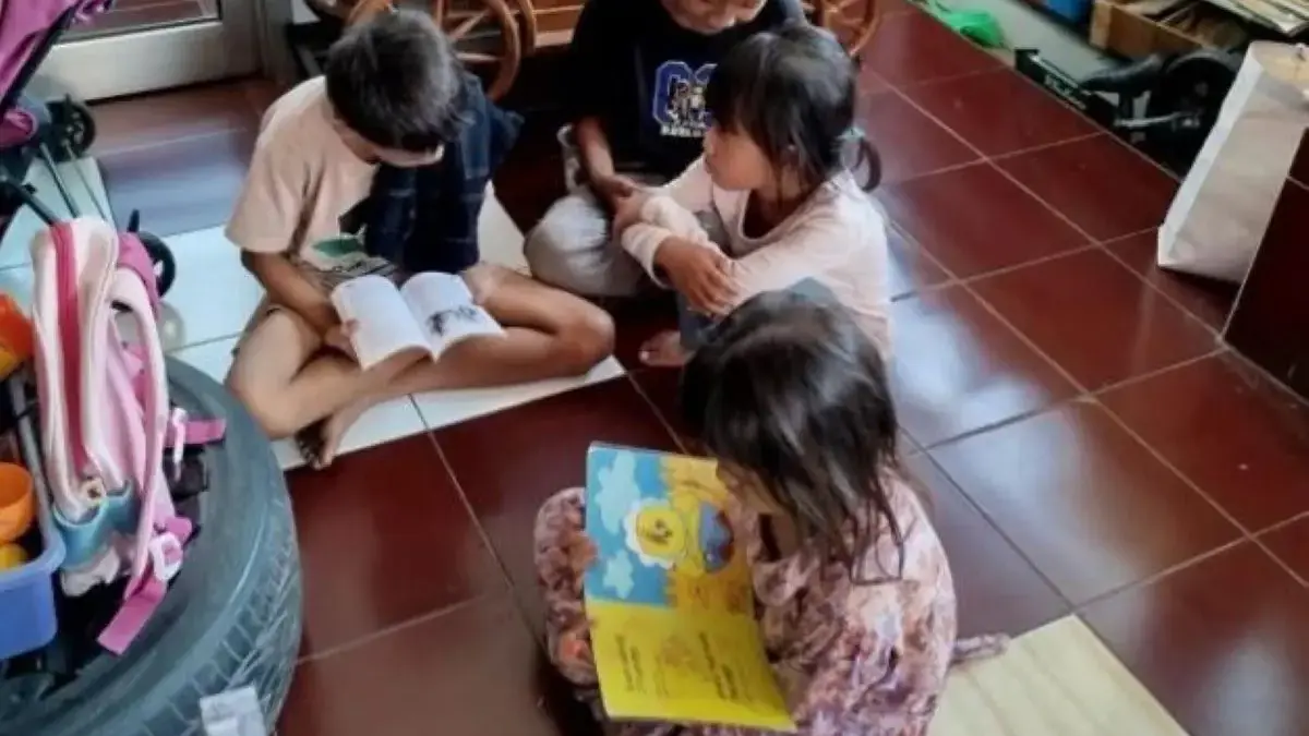 Mendongeng di TBM Jadi Kunci Tumbuhkan Literasi Anak Sejak Dini di Pekalongan Mendongeng di TBM Jadi Kunci Tumbuhkan Literasi Anak Sejak Dini di Pekalongan
