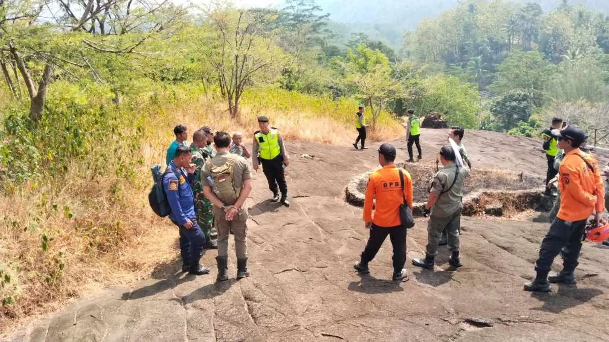 Patroli Gabungan 42 Personel Antisipasi Karhutla di Jalur Rawan Pekalongan Patroli Gabungan 42 Personel Antisipasi Karhutla di Jalur Rawan Pekalongan