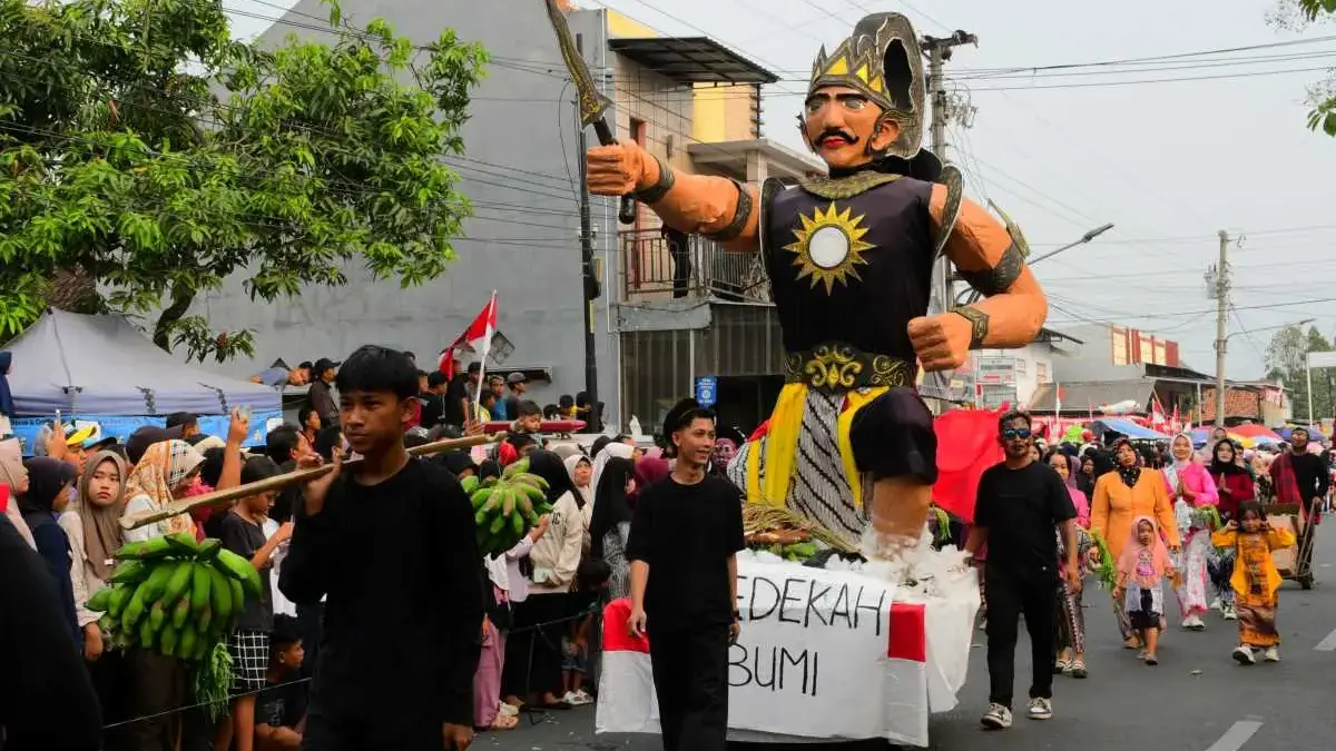 Plt Bupati Pekalongan Apresiasi Kreativitas Karnaval Wonopringgo, Semarak HUT RI ke-81