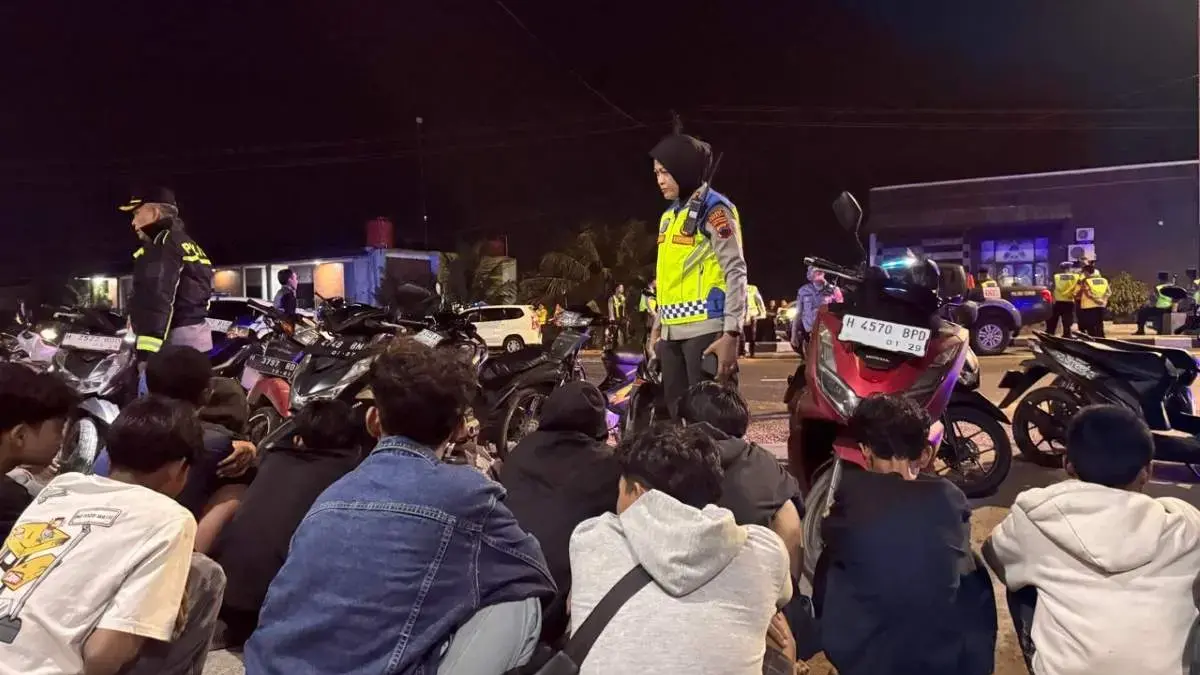 Polres Kendal Razia Balap Liar di Weleri, 62 Remaja dan 48 Motor Diamankan Polres Kendal Razia Balap Liar di Weleri, 62 Remaja dan 48 Motor Diamankan