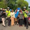 Polres Pekalongan Bagikan Bendera Merah Putih di CFD Kajen, Ajak Masyarakat Semarakkan HUT RI