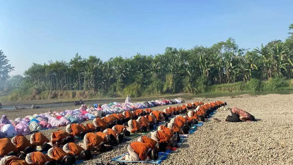 SD Muhammadiyah 1 Pekajangan Peringati Maulid dengan Susur Sungai dan Donasi