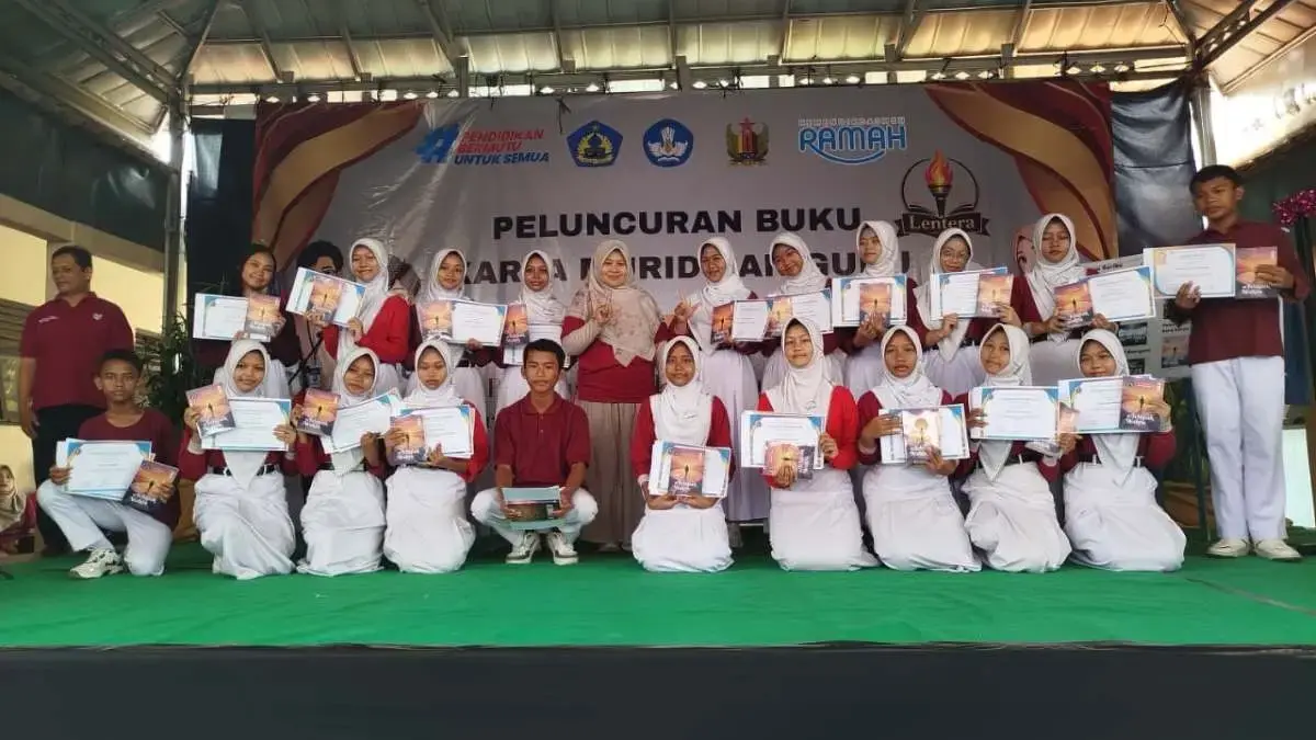 SMPN 1 Sragi Luncurkan Buku Karya Guru dan Murid, Raih 4 Penghargaan Literasi Nasional