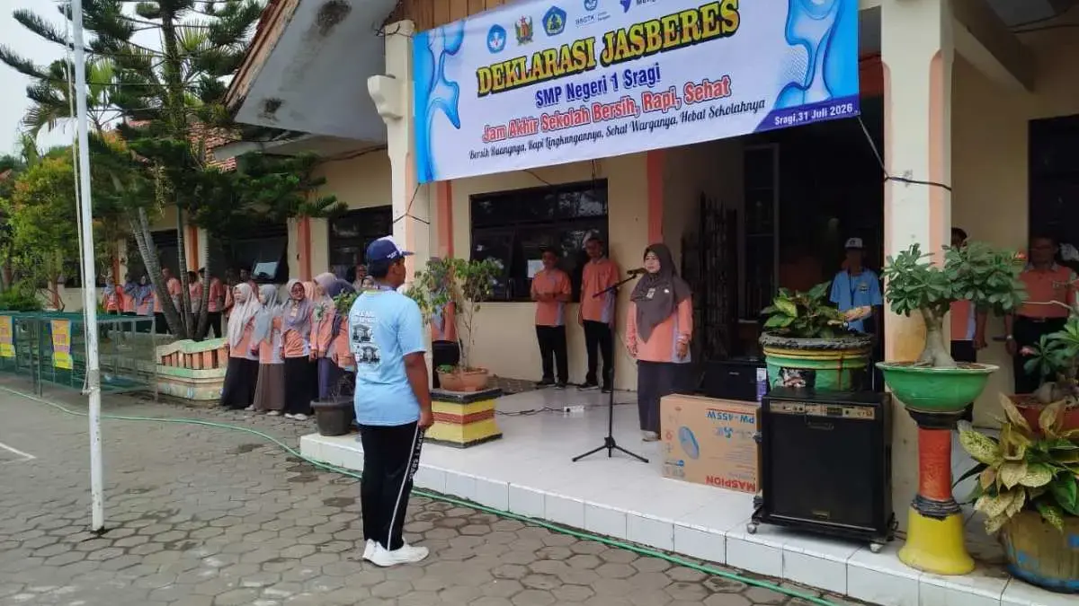SMPN 1 Sragi Luncurkan JASBERES, Gerakan Bersih Rapi Sehat di Sekolah SMPN 1 Sragi Luncurkan JASBERES, Gerakan Bersih Rapi Sehat di Sekolah