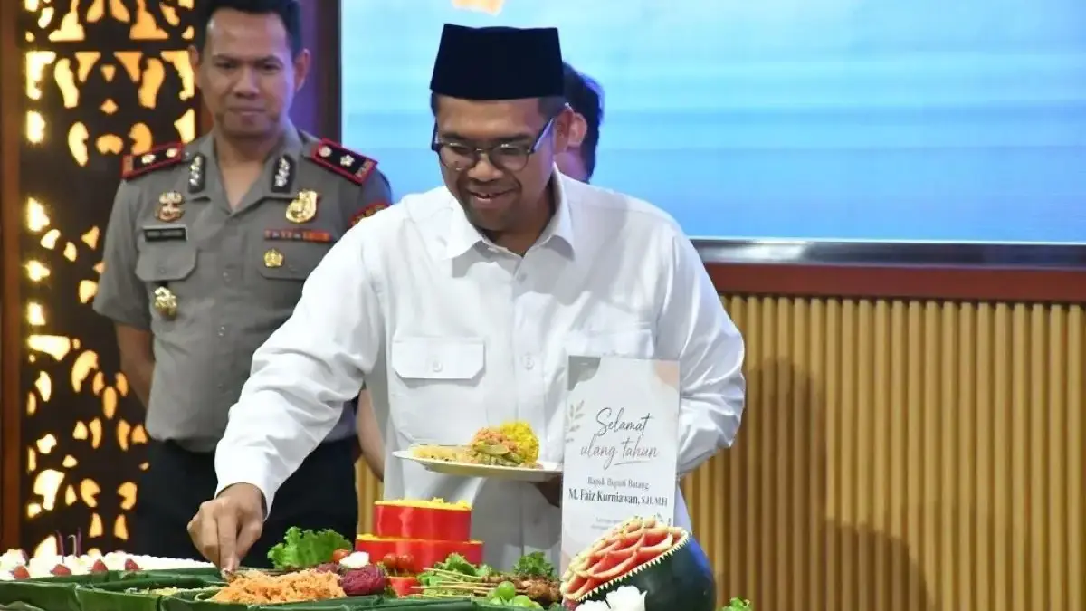 Syukuran Usia ke-35, Bupati Batang Faiz Tegaskan Komitmen Kerja Tanpa Ambisi Syukuran Usia ke-35, Bupati Batang Faiz Tegaskan Komitmen Kerja Tanpa Ambisi