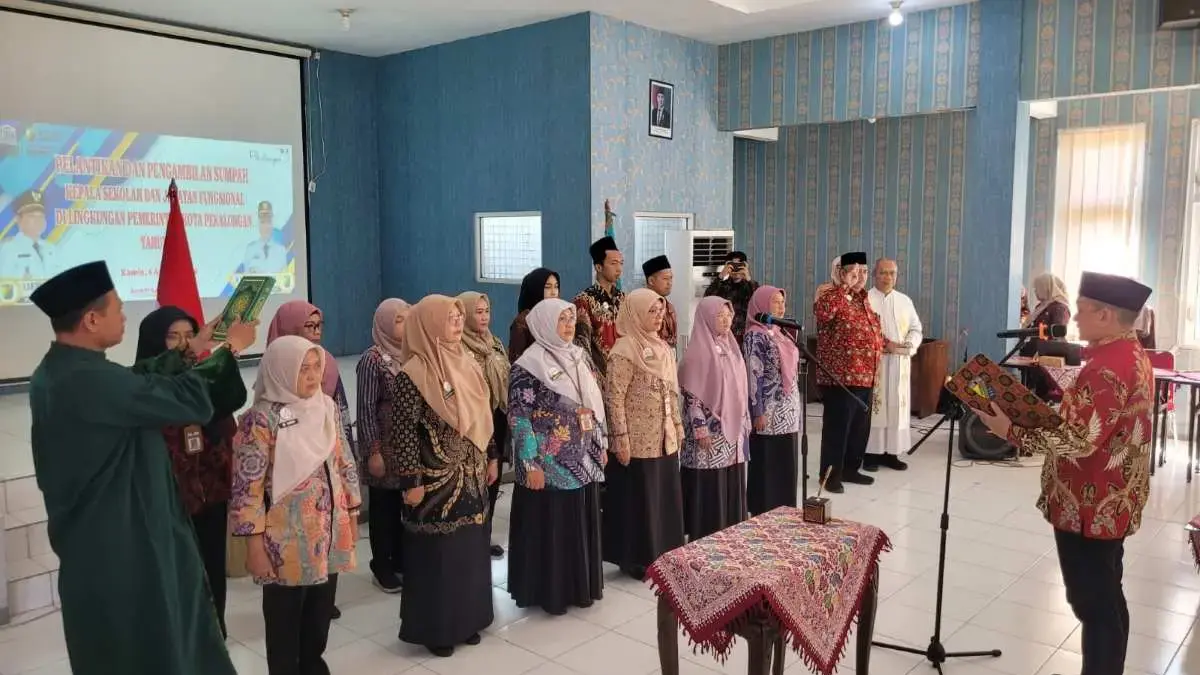 Wali Kota Pekalongan Lantik 14 Pejabat, 8 di Antaranya Kepala Sekolah Wali Kota Pekalongan Lantik 14 Pejabat, 8 di Antaranya Kepala Sekolah