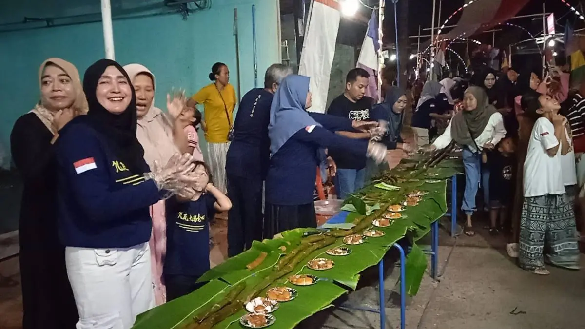 Warga Denasri Kulon Sulap 7 Kuintal Singkong Jadi Lengko 250 Meter Rayakan HUT RI ke-81 Warga Denasri Kulon Sulap 7 Kuintal Singkong Jadi Lengko 250 Meter Rayakan HUT RI ke-81
