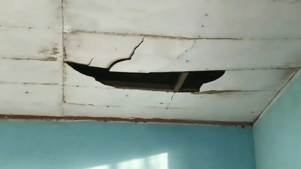 Belum Direnovasi Sejak 2008, Plafon SDN 2 Banyuurip Kendal Ambruk dan Ancam Keselamatan Siswa