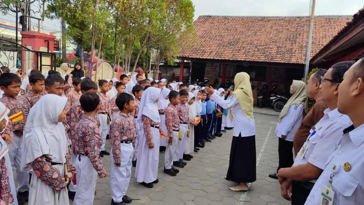 Bentuk Karakter Unggul, SDN Tegalrejo Pekalongan Luncurkan Program "Rasa Hati" dalam Pagi Ceria Bentuk Karakter Unggul, SDN Tegalrejo Pekalongan Luncurkan Program \"Rasa Hati\" dalam Pagi Ceria