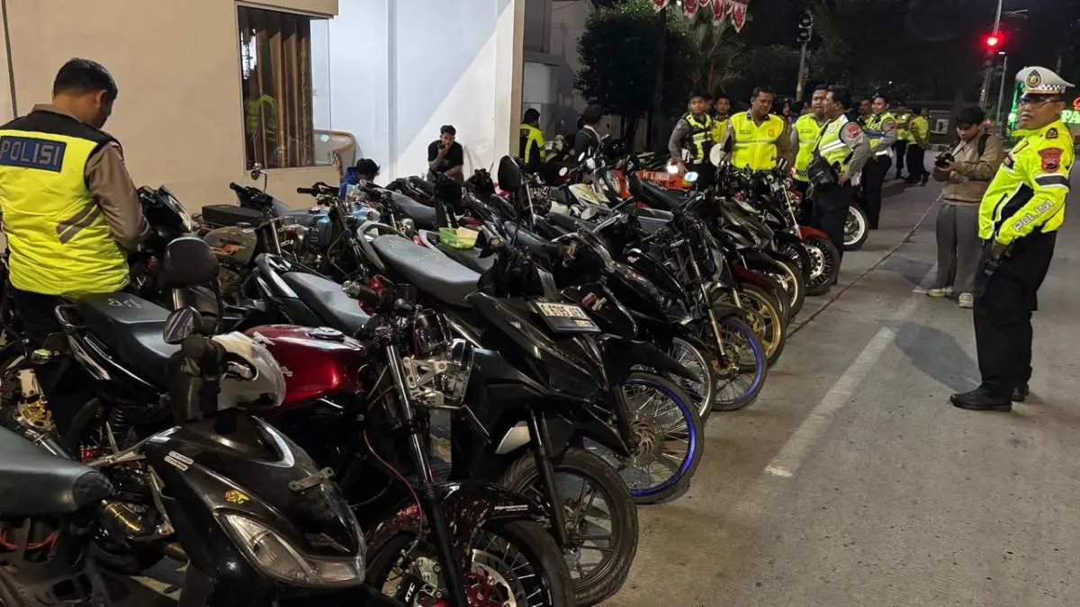 Cegah Balap Liar dan Knalpot Brong di Exit Tol Setono, Polres Pekalongan Kota Sita 45 Motor Cegah Balap Liar dan Knalpot Brong di Exit Tol Setono, Polres Pekalongan Kota Sita 45 Motor