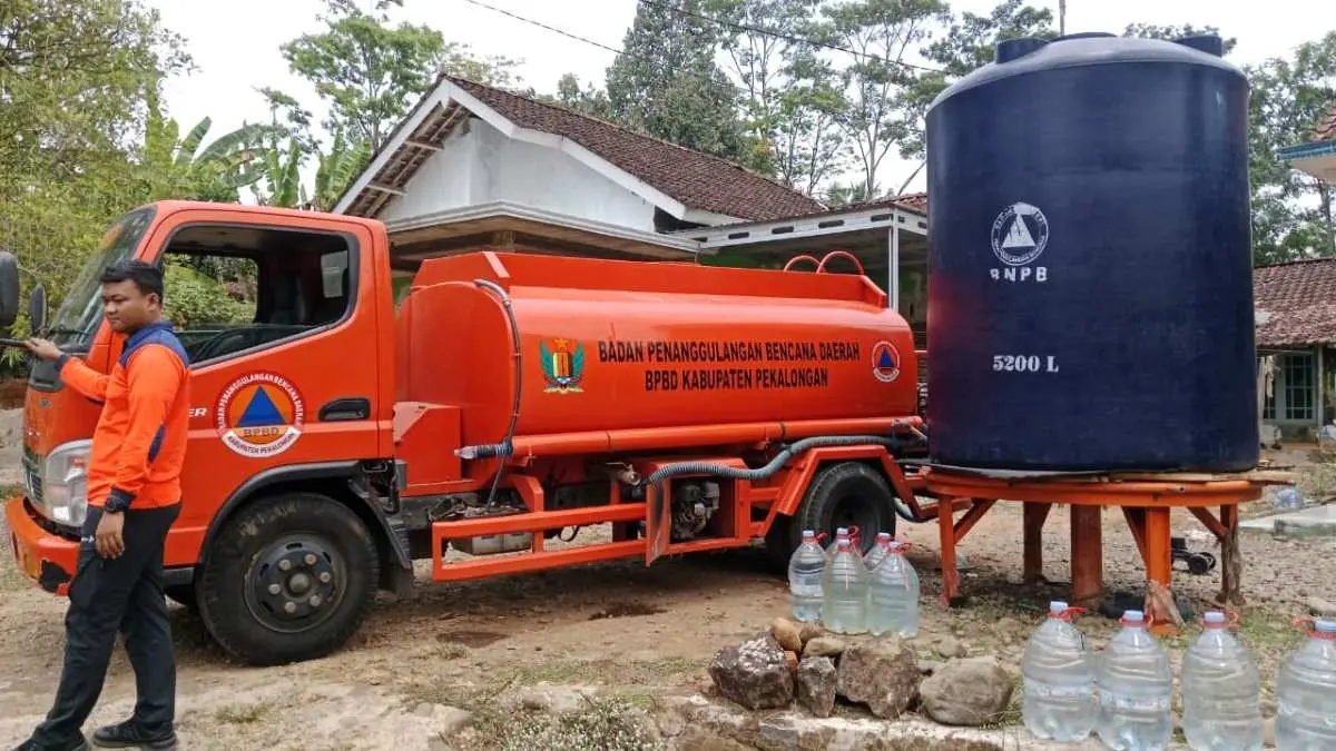 Dampak Kekeringan Meluas, BPBD Pekalongan Gelontorkan 1,14 Juta Liter Air Bersih ke 15 Desa Dampak Kekeringan Meluas, BPBD Pekalongan Gelontorkan 1,14 Juta Liter Air Bersih ke 15 Desa