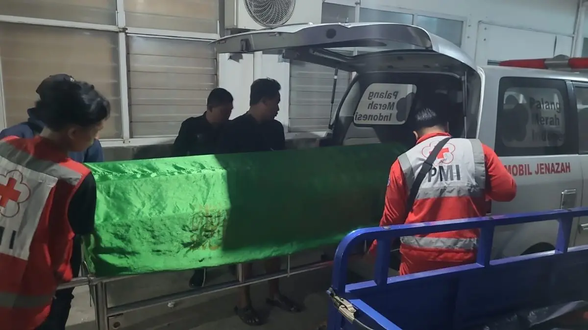 Dihantam Gelombang Tinggi di Muara PPNP, Kapal Nelayan Pekalongan Karam dan 1 ABK Meninggal Dunia