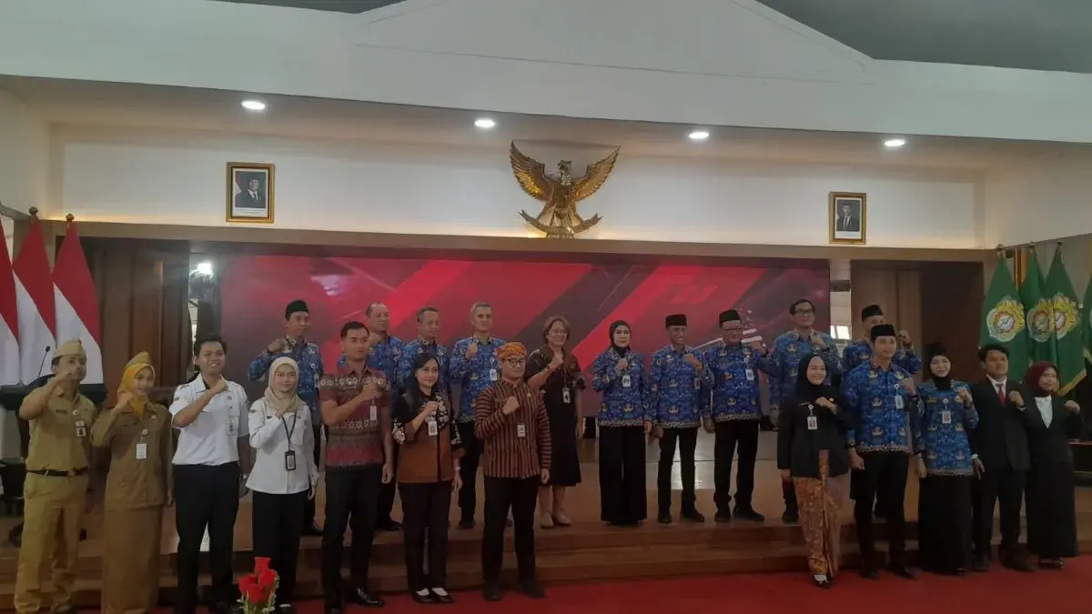 Disiplinkan Pakaian Dinas ASN, Bupati Kendal Minta Kepala Perangkat Daerah Beri Teladan Disiplinkan Pakaian Dinas ASN, Bupati Kendal Minta Kepala Perangkat Daerah Beri Teladan