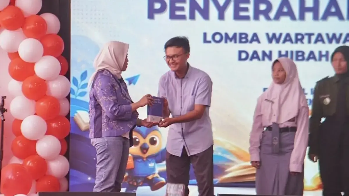 Dorong Kemampuan Berpikir Kritis Anak, Bunda Literasi Batang Sumbang 50 Buku ke Taman Baca Dorong Kemampuan Berpikir Kritis Anak, Bunda Literasi Batang Sumbang 50 Buku ke Taman Baca