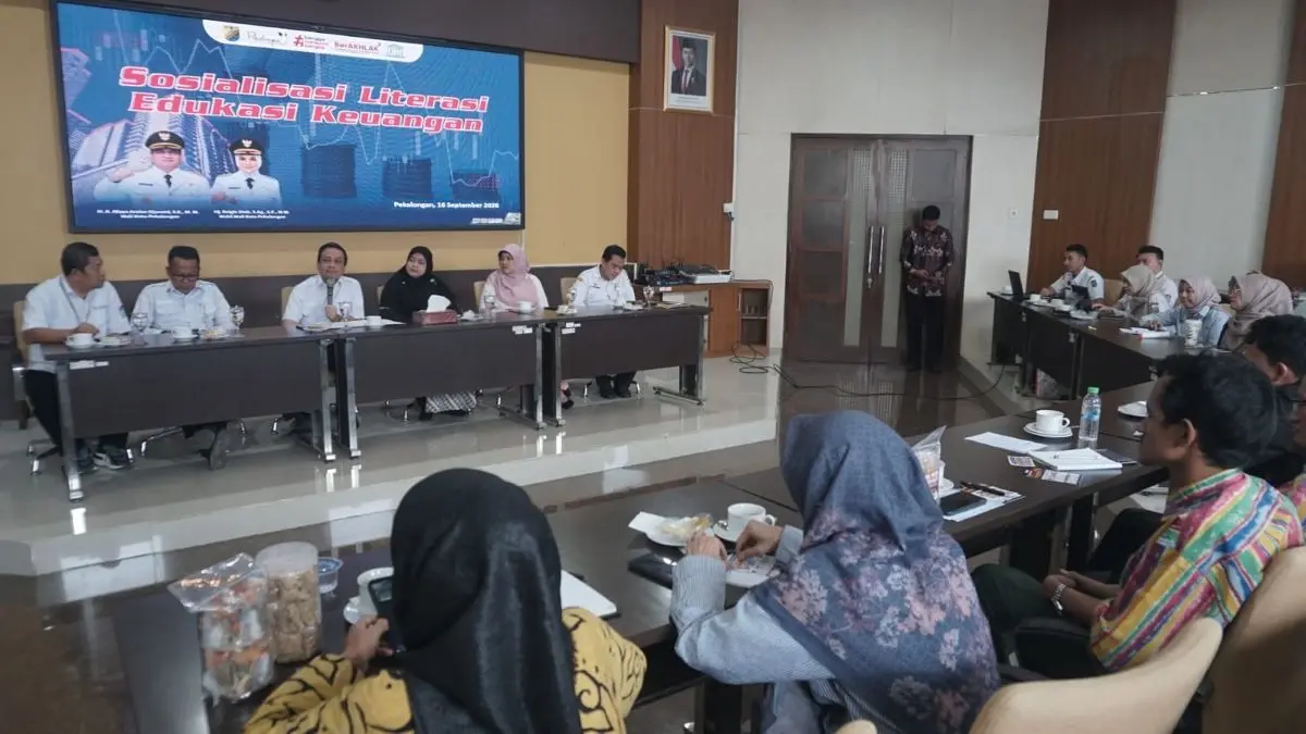 Dorong UMKM Melek Finansial Digital, Wali Kota Pekalongan Tekankan Pentingnya QRIS dan Kewaspadaan Pinjol Dorong UMKM Melek Finansial Digital, Wali Kota Pekalongan Tekankan Pentingnya QRIS dan Kewaspadaan Pinjol