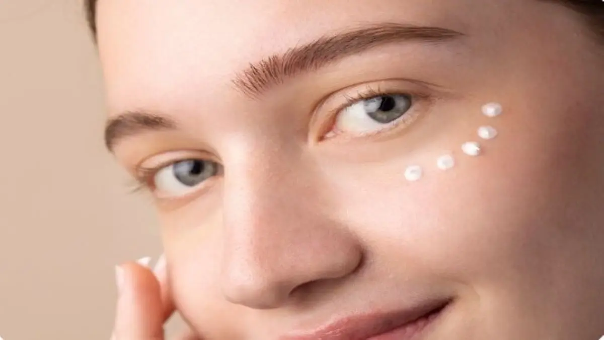 10 Eye Cream Lokal Terbaik untuk Mata Panda, Kantung Mata, dan Kerutan! Cek Daftarnya Sekarang! eye cream lokal terbaik