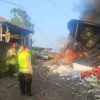 Gudang Rongsok di Boja Kendal Terbakar Pagi Buta, Kerugian Ditaksir Tembus Rp 500 Juta