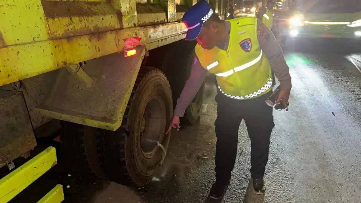 Hindari Jalan Bergelombang di Pantura Kendal, Bocah 7 Tahun Tewas Tertabrak Truk Tronton