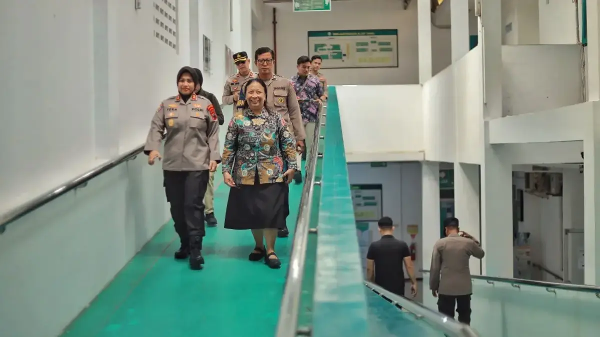 Kapolres Pekalongan Kota Jenguk Korban Kebakaran Banyurip di RS Djunaid dan Serahkan Tali Asih Kapolres Pekalongan Kota Jenguk Korban Kebakaran Banyurip di RS Djunaid dan Serahkan Tali Asih