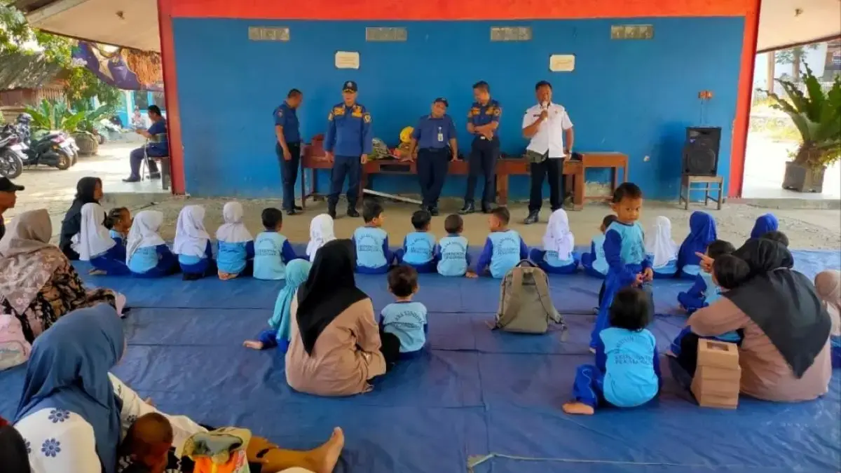Kenalkan Mitigasi Kebakaran Sejak Dini, Damkar Pekalongan Edukasi Siswa PAUD dan Orang Tua