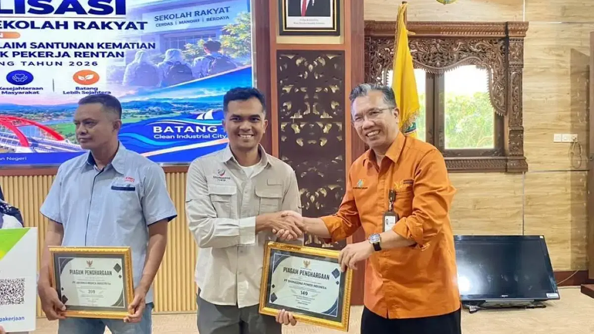 Lindungi 149 Nelayan Pesisir Lewat BPJS Ketenagakerjaan, PT BPI Raih Penghargaan dari Pemkab Batang Lindungi 149 Nelayan Pesisir Lewat BPJS Ketenagakerjaan, PT BPI Raih Penghargaan dari Pemkab Batang