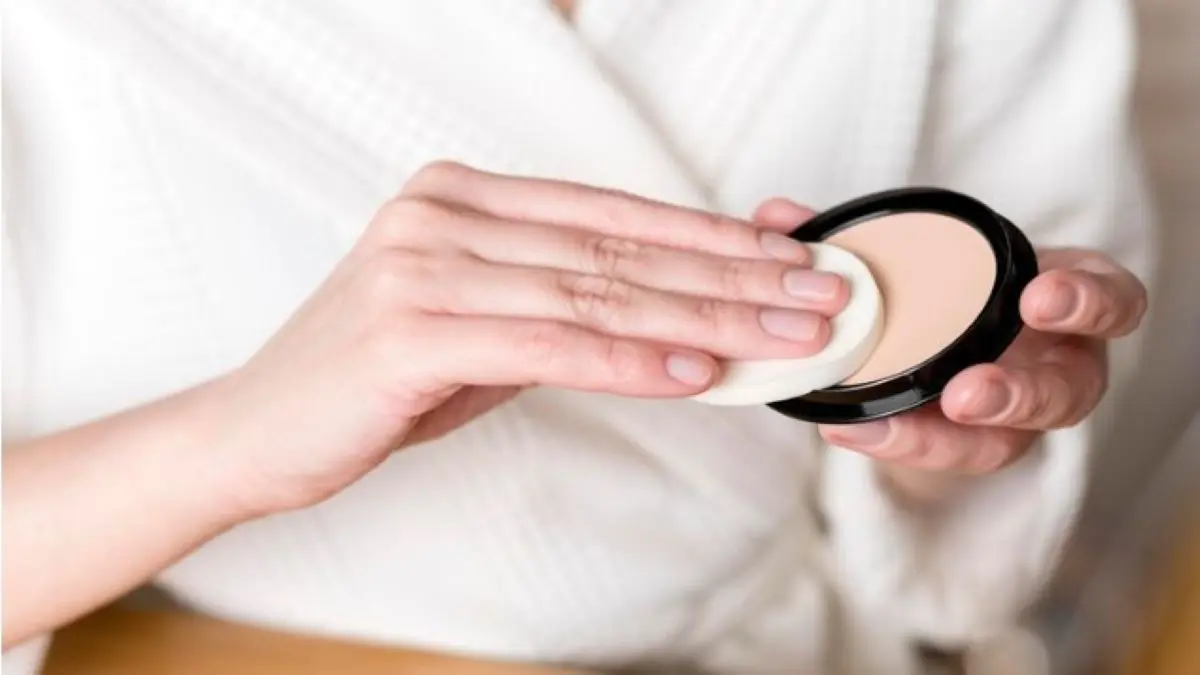 Rekomendasi Loose Powder Looke Cosmetics untuk Makeup Matte dan Efek Blur! Ada 4 Pilihan Shade Loose powder Looke Cosmetics Holy Smooth & Blur Loose Powder