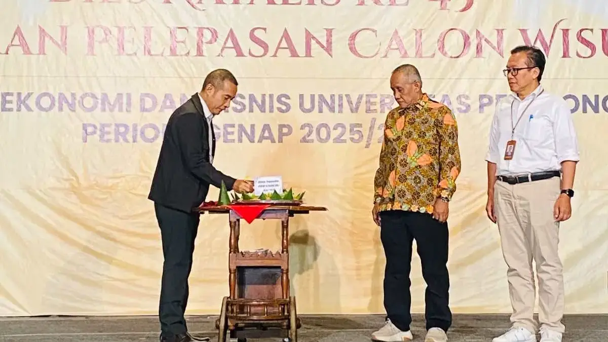 Melepas 340 Wisudawan, FEB Unikal Siapkan Alumni Tangguh Hadapi Era AI dan Persaingan Global