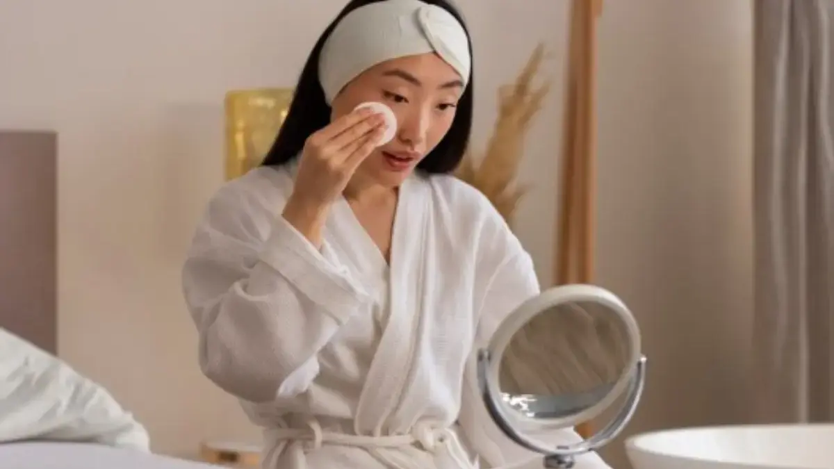 10 Rekomendasi Micellar Water Lokal untuk Kulit Sensitif yang Lembut dan Efektif! Lengkap Tips Memilihnya micellar water lokal untuk kulit sensitif