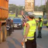 Nekat Parkir Liar di Pantura Sumberejo Kendal, 7 Truk Kena Tilang dan Ditindak Petugas Gabungan