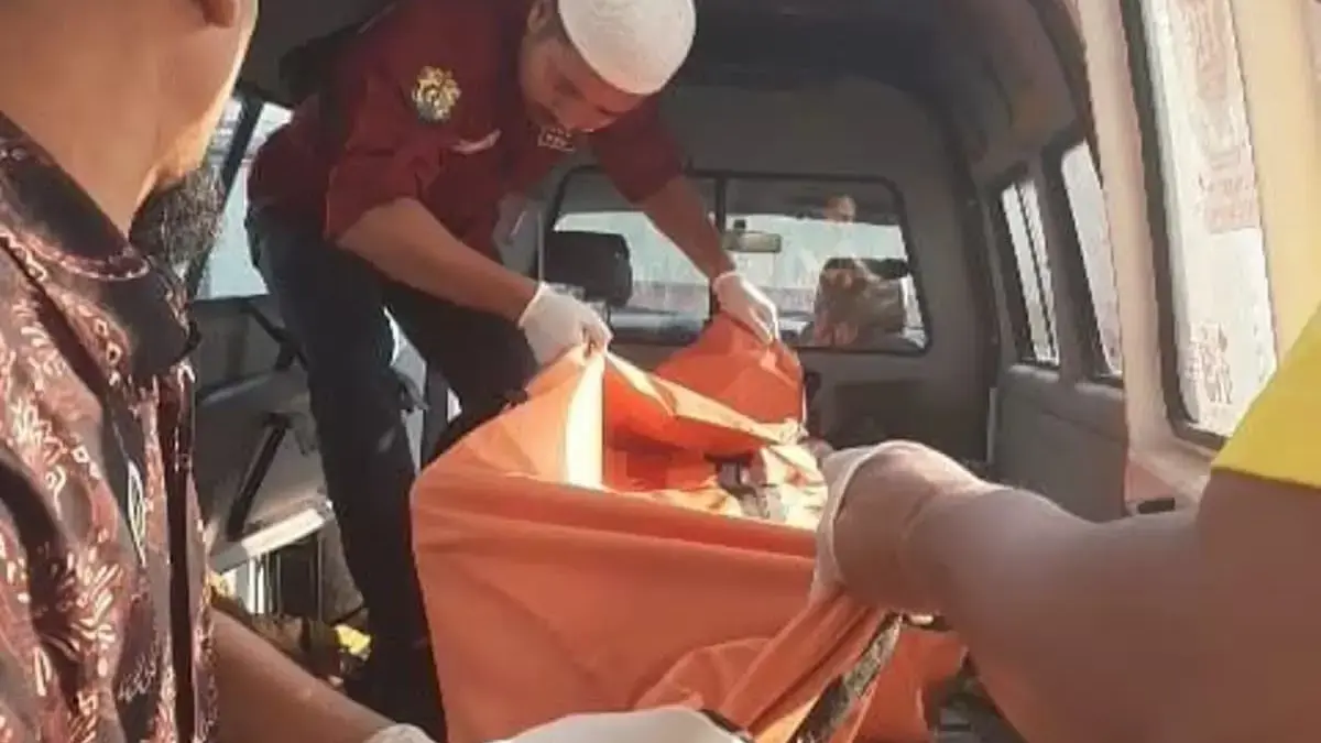 Nekat Salip Tronton di Nolokerto Kendal, Pemotor Asal Kaliwungu Tewas Tertabrak Nekat Salip Tronton di Nolokerto Kendal, Pemotor Asal Kaliwungu Tewas Tertabrak
