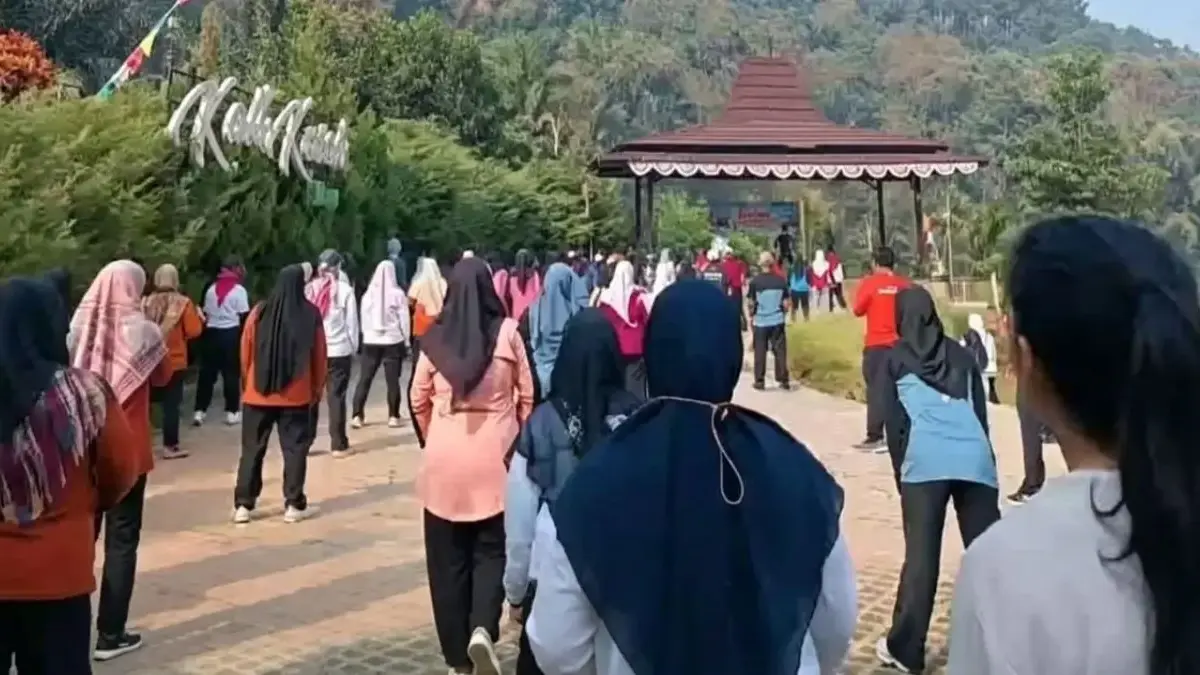 Pererat Sinergi Tata Kelola Desa, Kades dan PKK se-Limbangan Kendal Gelar Senam Sehat di Arenan Kalikesek