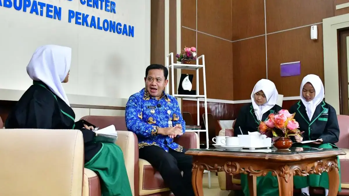 Plt Bupati Pekalongan Dorong Santri Melek Teknologi dan Persiapkan Hari Santri Inklusif Plt Bupati Pekalongan Dorong Santri Melek Teknologi dan Persiapkan Hari Santri Inklusif