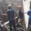 Rumah Warga Banyurip Pekalongan Terbakar Akibat Korsleting Cas HP di Atas Buku