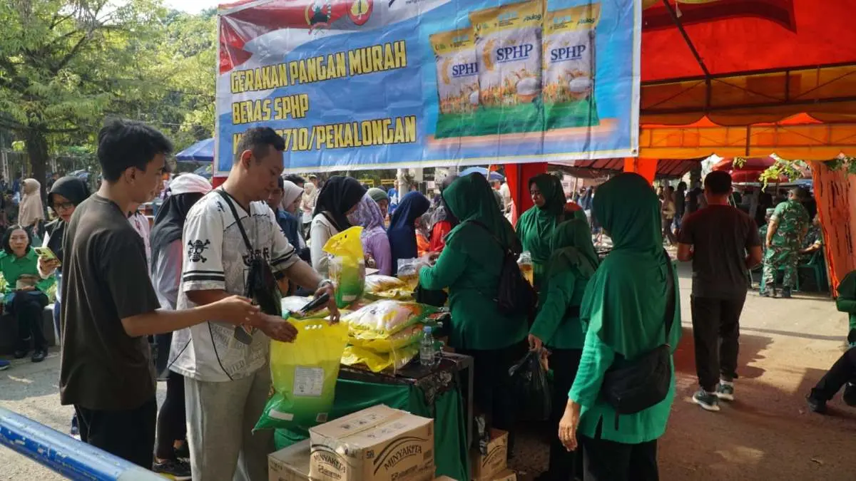 Sambut HUT TNI, Kodim Pekalongan Gelar Bazar Sembako Murah dan Pengobatan Gratis Sambut HUT TNI, Kodim Pekalongan Gelar Bazar Sembako Murah dan Pengobatan Gratis