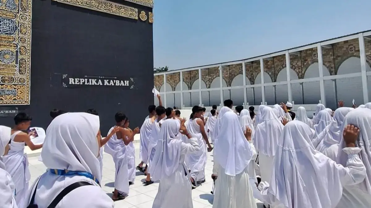 Tanamkan Cinta Baitullah Sejak Dini, Siswa SD IT Muhammadiyah Truko Ikuti Praktik Manasik Haji