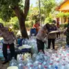 Terdampak Kekeringan, Warga Temiyang Pekalongan Terima Bantuan 5.000 Liter Air Bersih