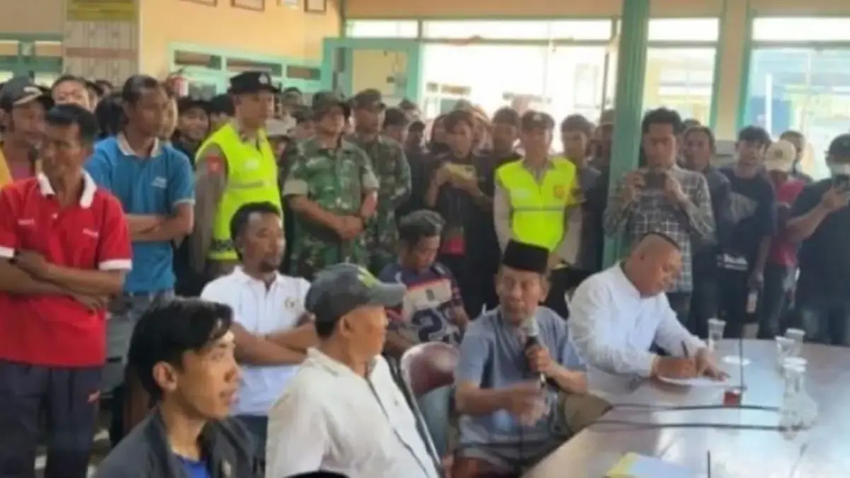 Tuntut Transparansi Dana Desa dan Usut Bantuan Traktor, Warga Bulak Kendal Gelar Audiensi di Balai Desa Tuntut Transparansi Dana Desa dan Usut Bantuan Traktor, Warga Bulak Kendal Gelar Audiensi di Balai Desa