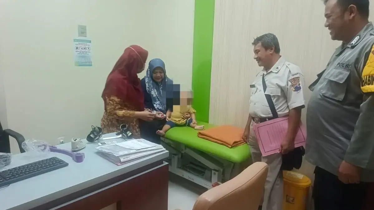 Wujud Pelayanan Humanis, Polres Pekalongan Dampingi Pengobatan Balita Pengidap CTEV di Tegal Wujud Pelayanan Humanis, Polres Pekalongan Dampingi Pengobatan Balita Pengidap CTEV di Tegal