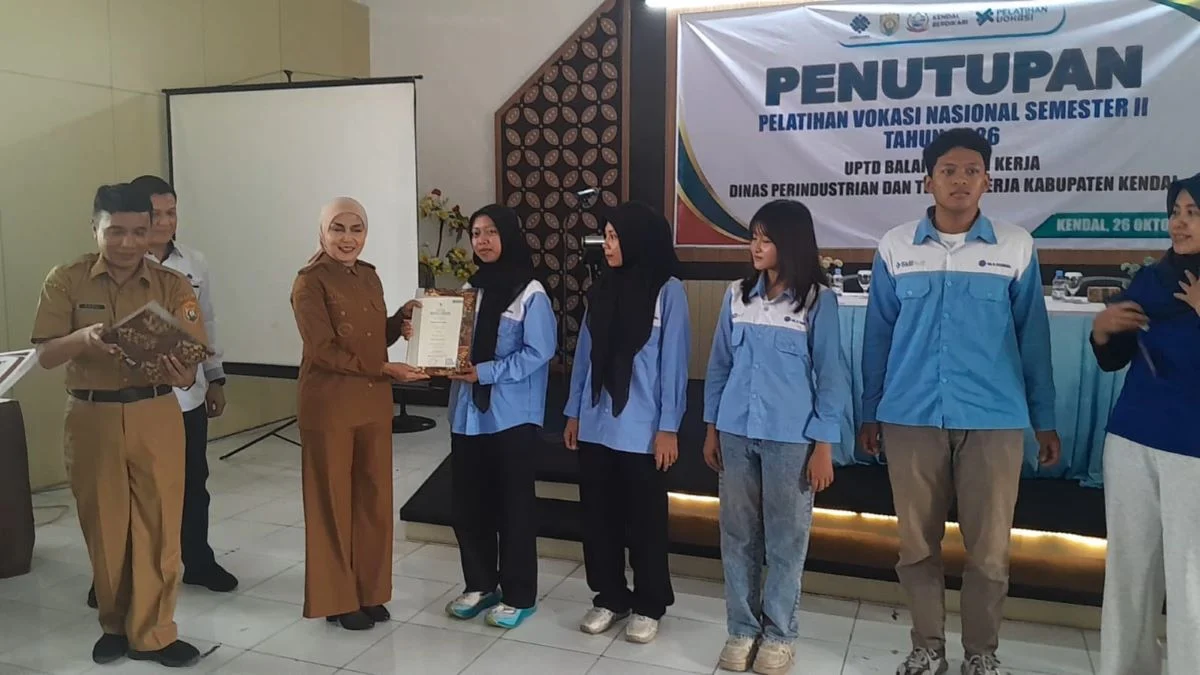 93 Peserta Lulus Vokasi BLK Kendal 100 Persen, 7 Perusahaan Industri Siap Serap Tenaga Kerja 93 Peserta Lulus Vokasi BLK Kendal 100 Persen, 7 Perusahaan Industri Siap Serap Tenaga Kerja