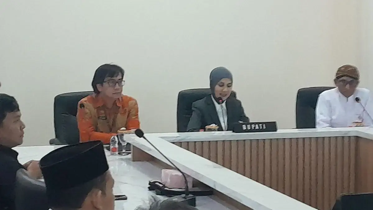 Angka Kemiskinan Kendal Turun 3.450 Jiwa, Bupati Dyah Kartika Minta DTSEN Digunakan Tepat Sasaran Angka Kemiskinan Kendal Turun 3.450 Jiwa, Bupati Dyah Kartika Minta DTSEN Digunakan Tepat Sasaran
