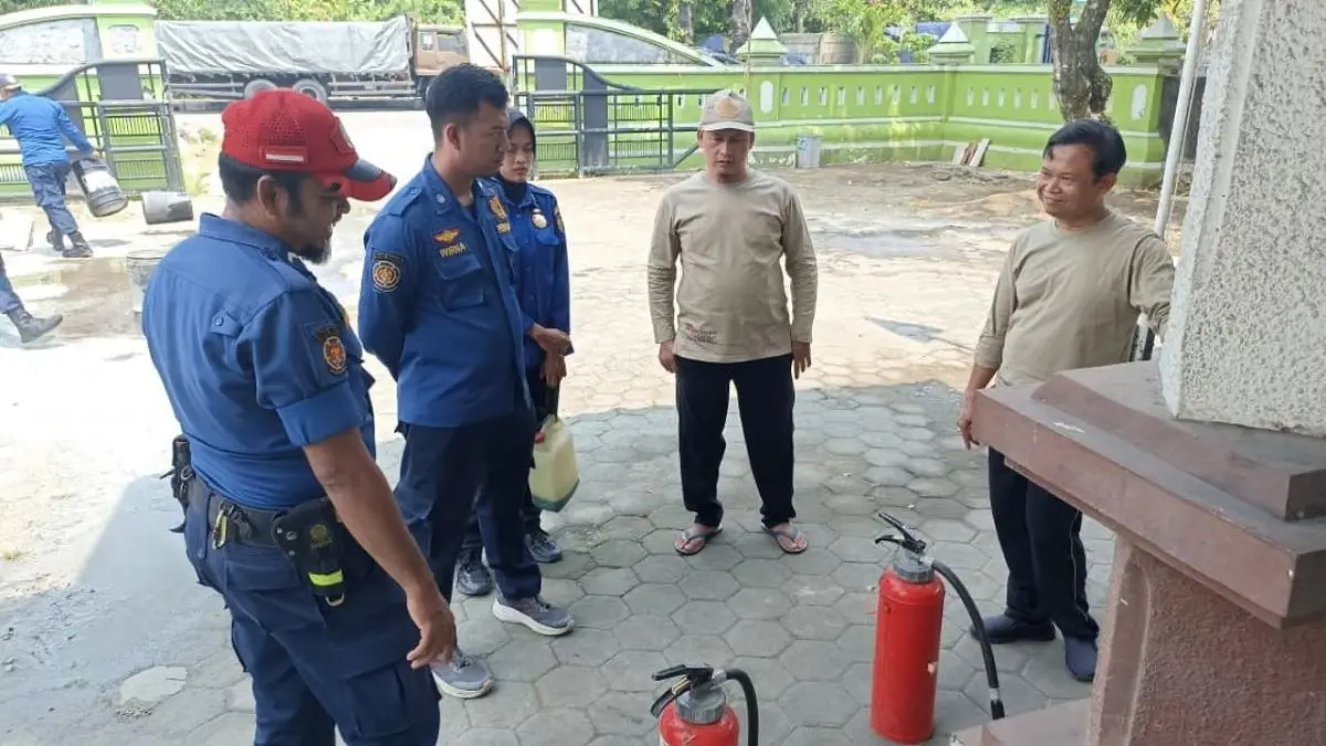 Antisipasi Kebakaran Perkantoran, Damkar Kota Pekalongan Edukasi Pegawai DPMPPA Antisipasi Kebakaran Perkantoran, Damkar Kota Pekalongan Edukasi Pegawai DPMPPA