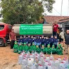 Bantu Warga Terdampak Kekeringan, SD Muhammadiyah 1 Pekajangan Salurkan Puluhan Ribu Liter Air Bersih