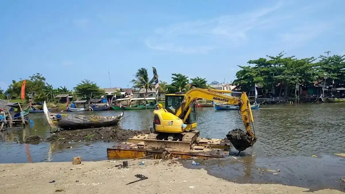 Baru 2 Bulan Dikeruk, Muara dan Dermaga Kendal Kembali Dangkal Tergerus Sedimentasi Alami