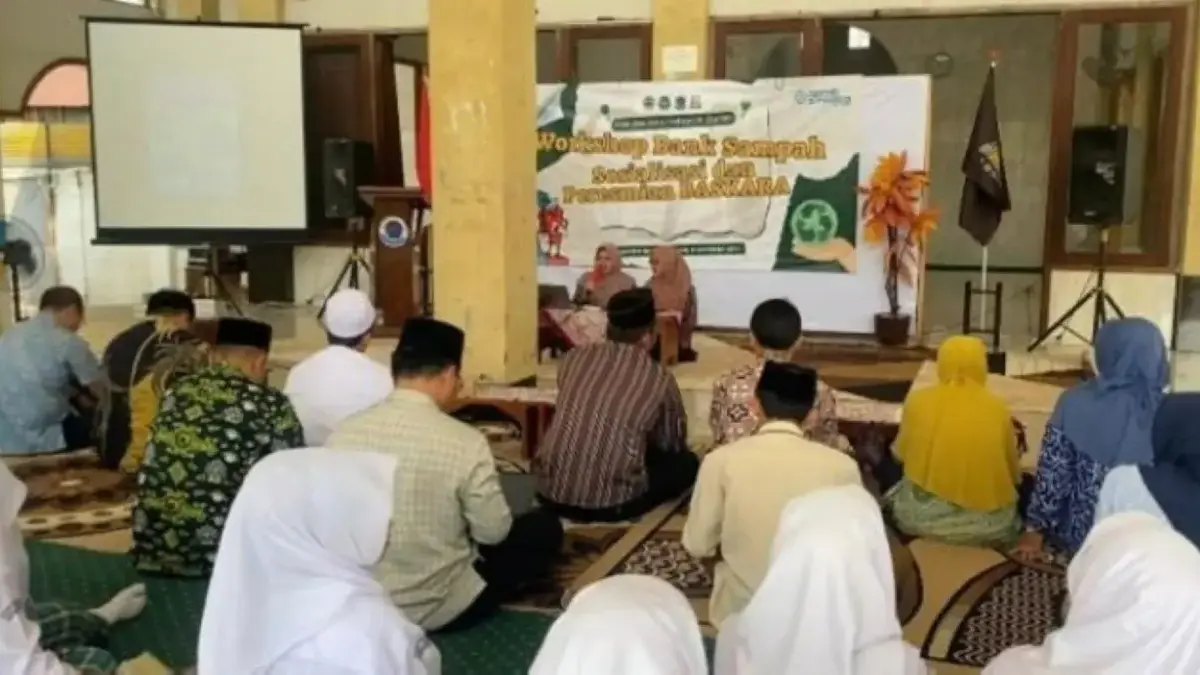 Bentuk Literasi Finansial, SMA Sains Cahaya Al-Quran Pekalongan Luncurkan Bank Sampah Bentuk Literasi Finansial, SMA Sains Cahaya Al-Quran Pekalongan Luncurkan Bank Sampah