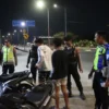 Cegah Balap Liar dan Kejahatan Jalanan, Polres Pekalongan Kota Patroli Skala Besar di Exit Tol Setono