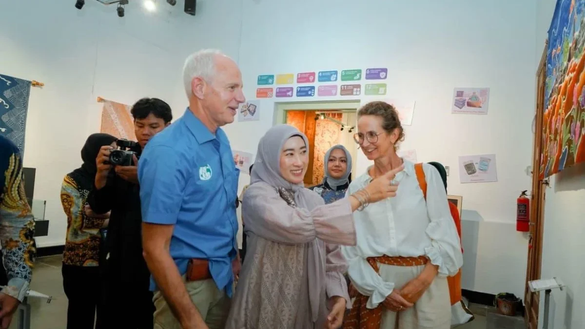 Dekranasda Dorong UMKM Batk Pekalongan Terapkan Produksi Ramah Lingkungan Pakai Pewarna Alami Dekranasda Dorong UMKM Batk Pekalongan Terapkan Produksi Ramah Lingkungan Pakai Pewarna Alami