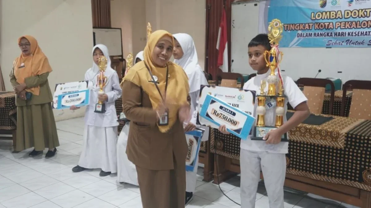 Dinkes Cetak Dokter Kecil Pekalongan, Raditya Arkananta dari SDIT Ulul Albab Raih Juara Pertama Dinkes Cetak Dokter Kecil Pekalongan, Raditya Arkananta dari SDIT Ulul Albab Raih Juara Pertama
